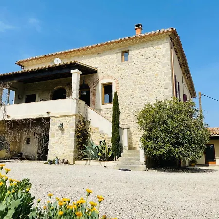 Bed & Breakfast Les Volets Rouges Saint-Sauveur-de-Cruzieres