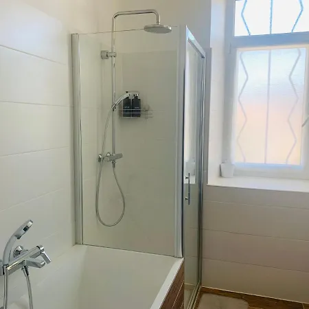 Bed & Breakfast Les Volets Rouges