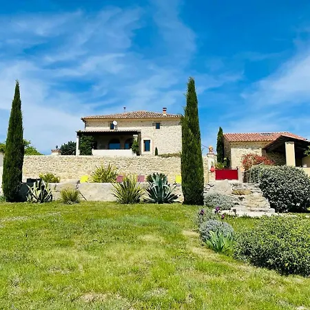 Les Volets Rouges Bed & Breakfast *